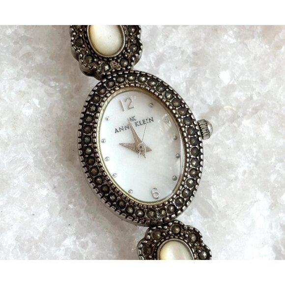 Anne Klein 10/5941 7539H Mother of Pearl Vintage Wristwatch - 18mm - WORKS! - Picture 1 of 10